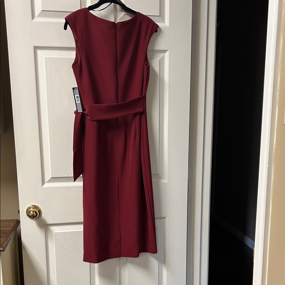NWT Tahari Burgundy Sleeveless Dress Size 8 - Picture 3 of 7